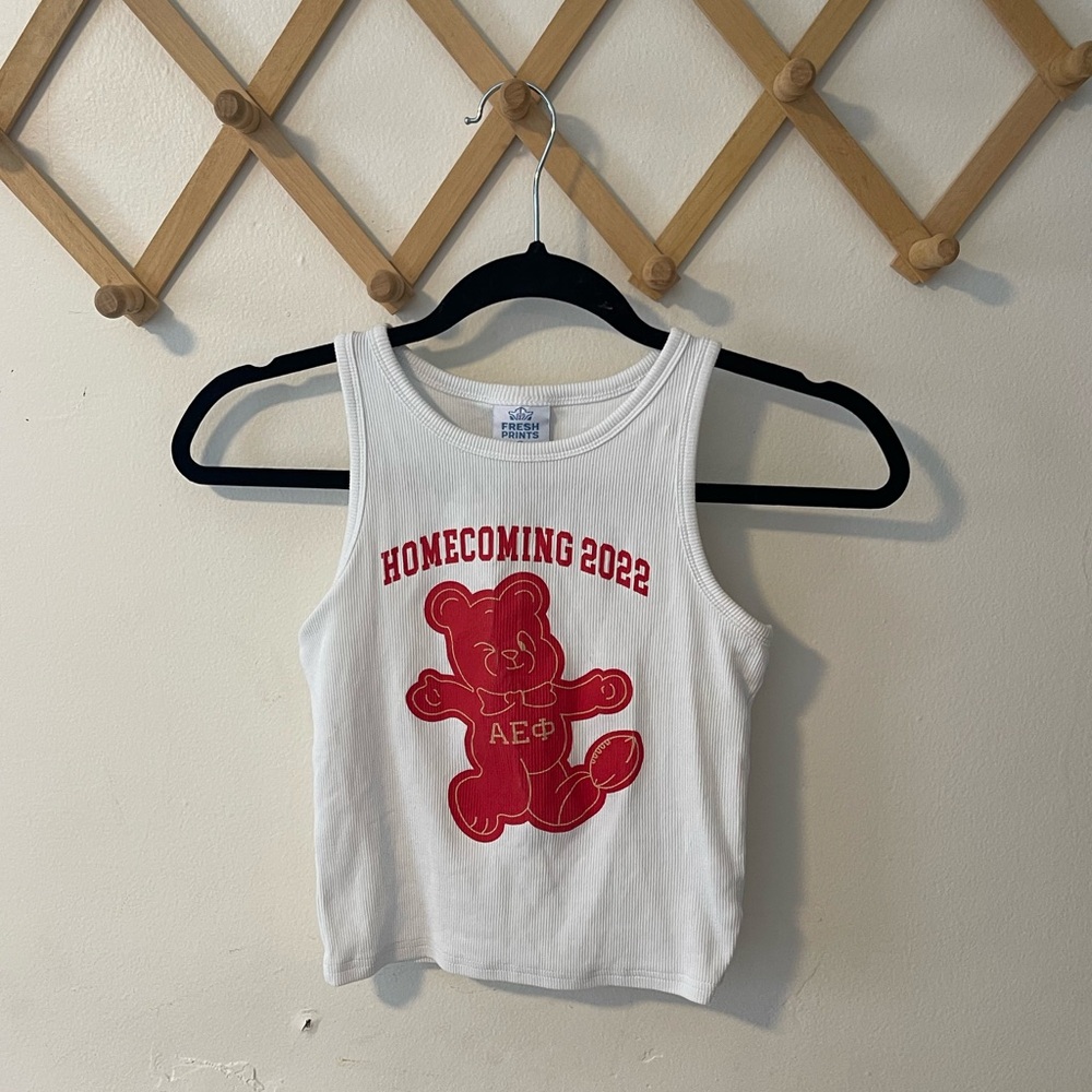 Vintage looking Fresh Prints Homecoming 2022 white cropped tank size s